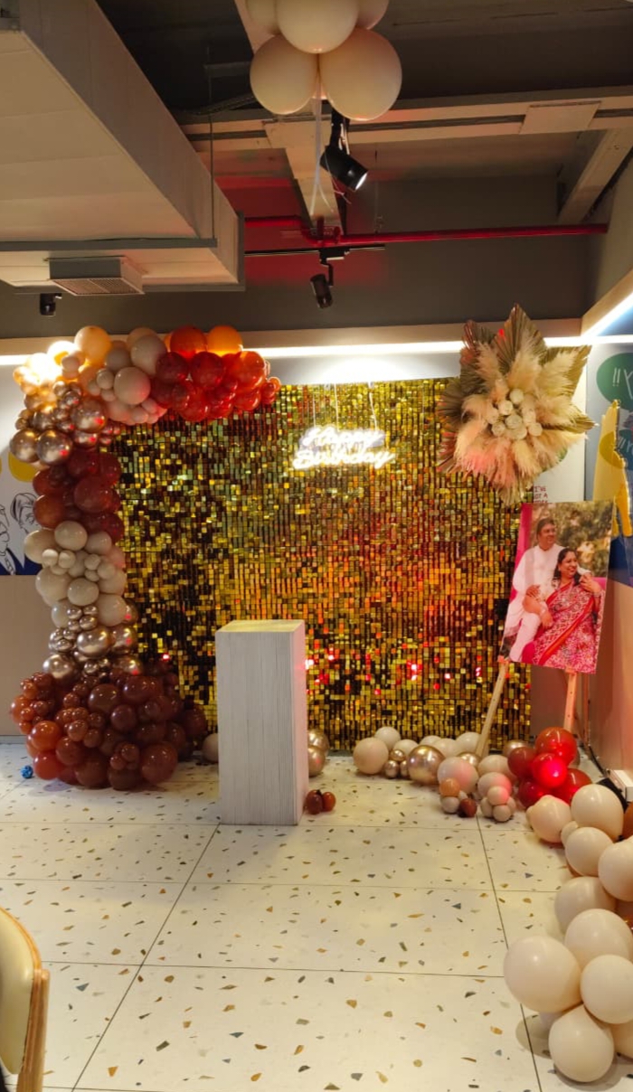 Balloon decoration gallery image 13